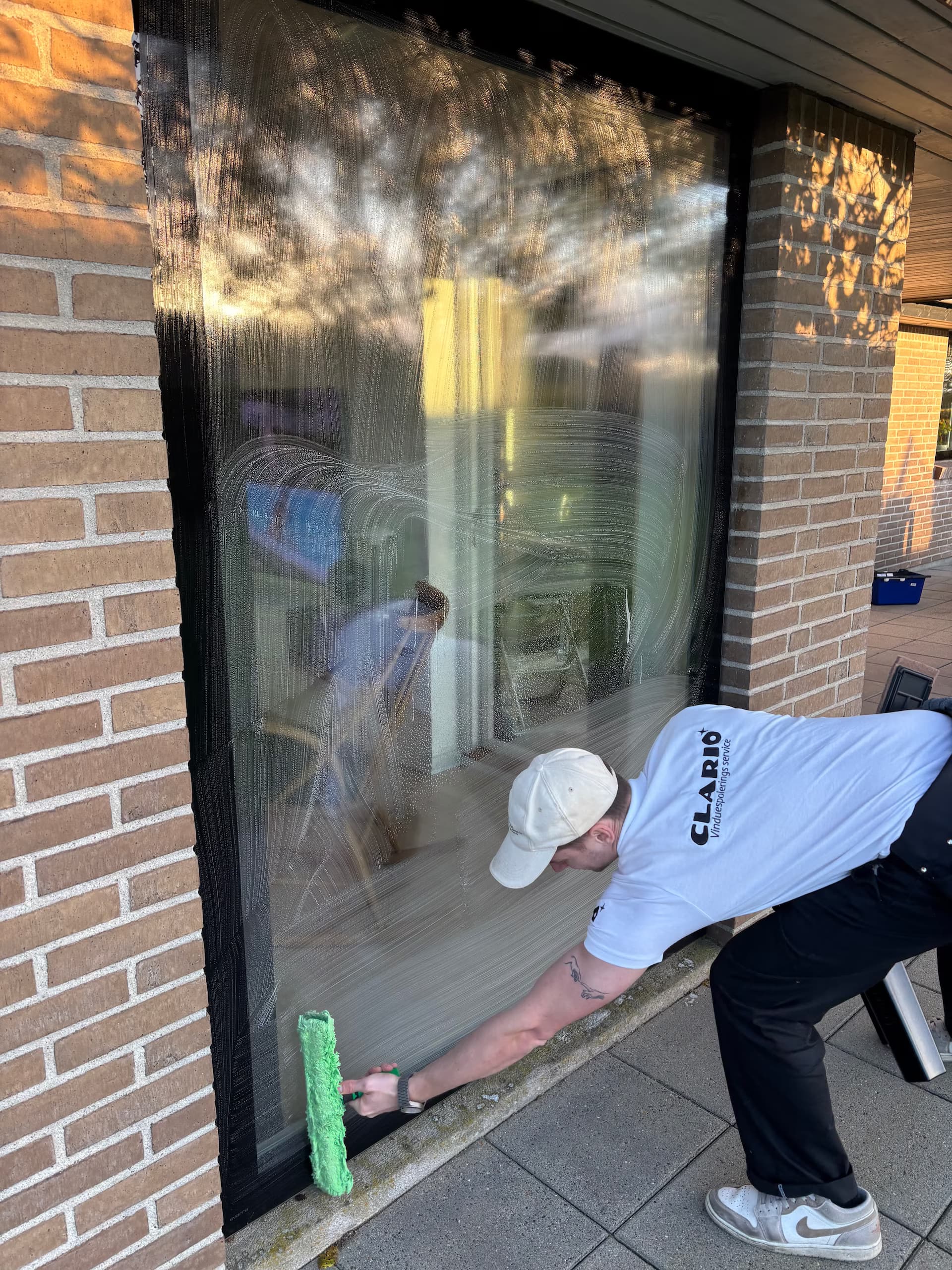 Vinduespudsning i Vamdrup - lokal vinduespudser service