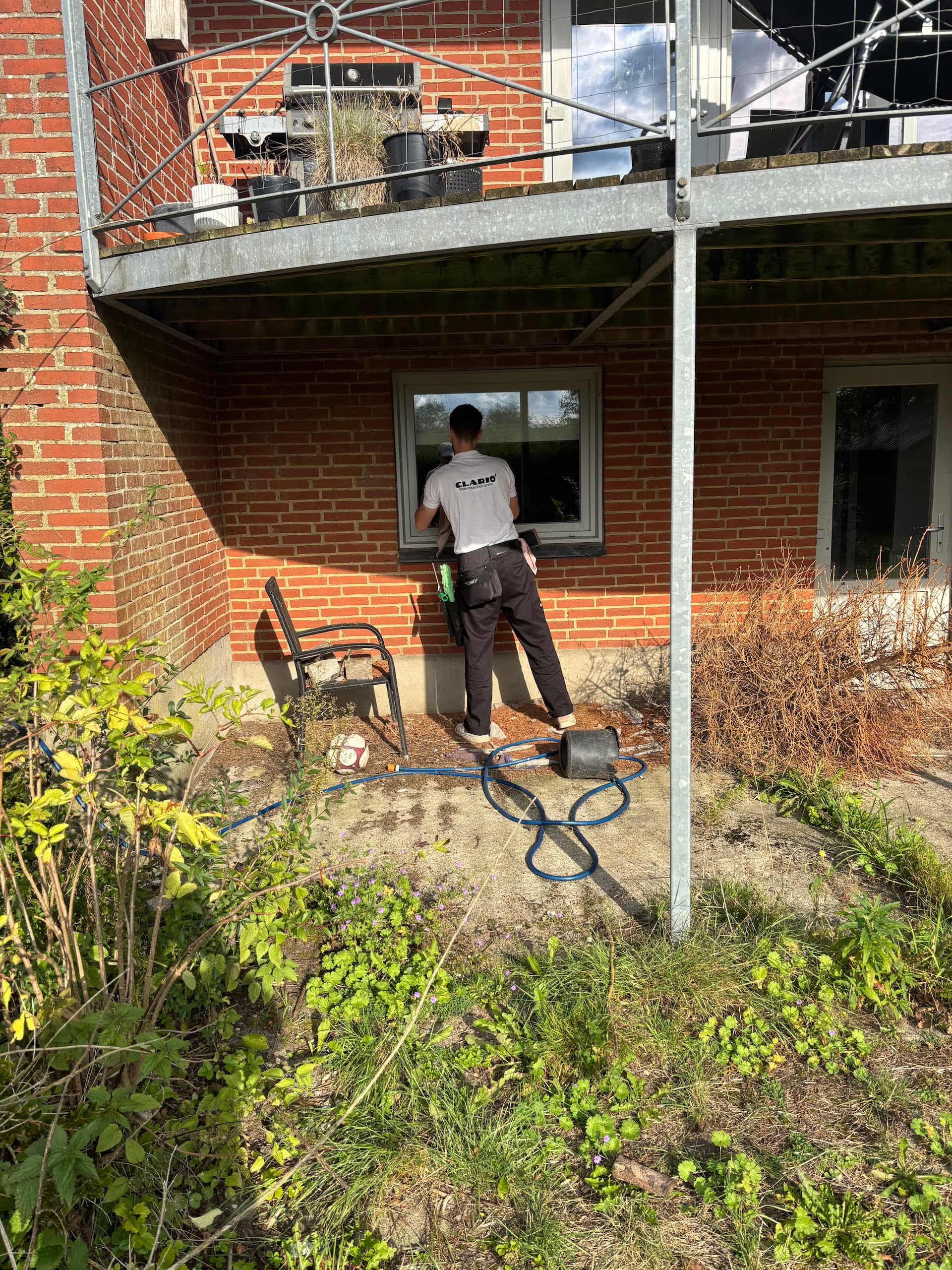 Vinduespudsning af stort rudeparti - erhvervsservice